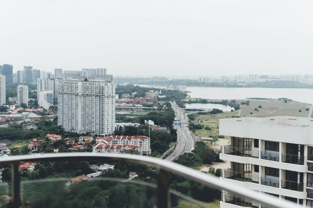 Baylaurel Cozycorner 3br8pax Seaview Poolview * Johor Bahru